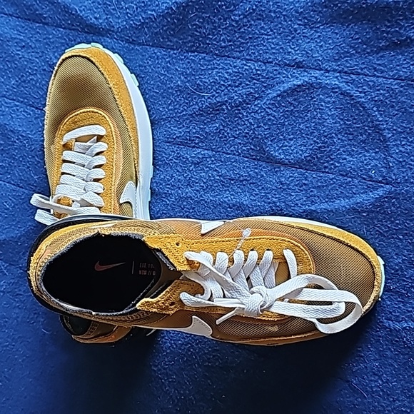 Nike Waffle One Gold Suede Phantom Wmns Sneakers - Picture 2 of 3